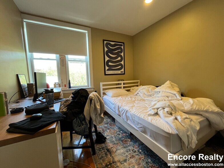 Building Photo - 36 Euston St