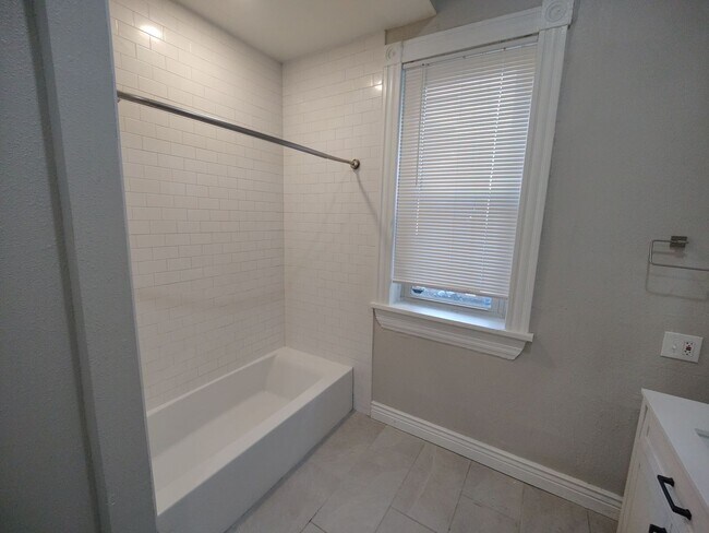 Building Photo - 2220 S 9th St