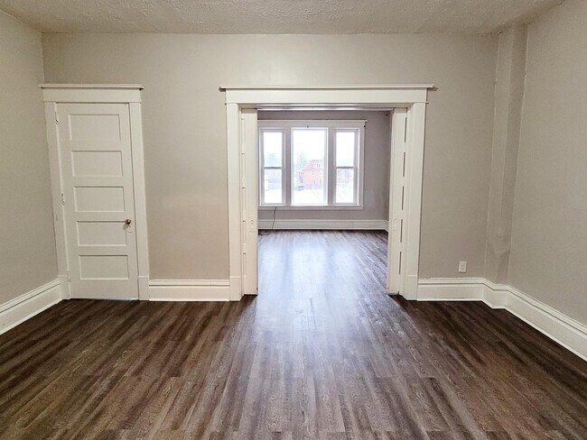 Building Photo - 440 Leonard St NW