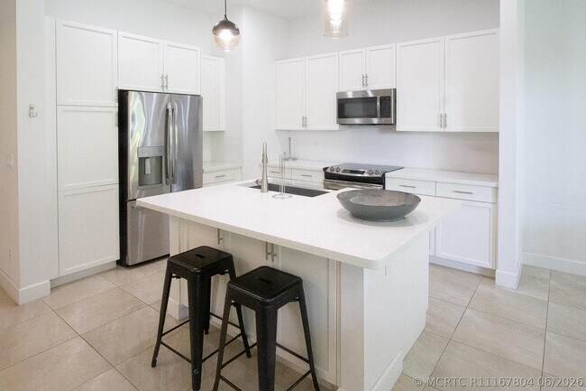 Building Photo - 23045 Clear Echo Dr