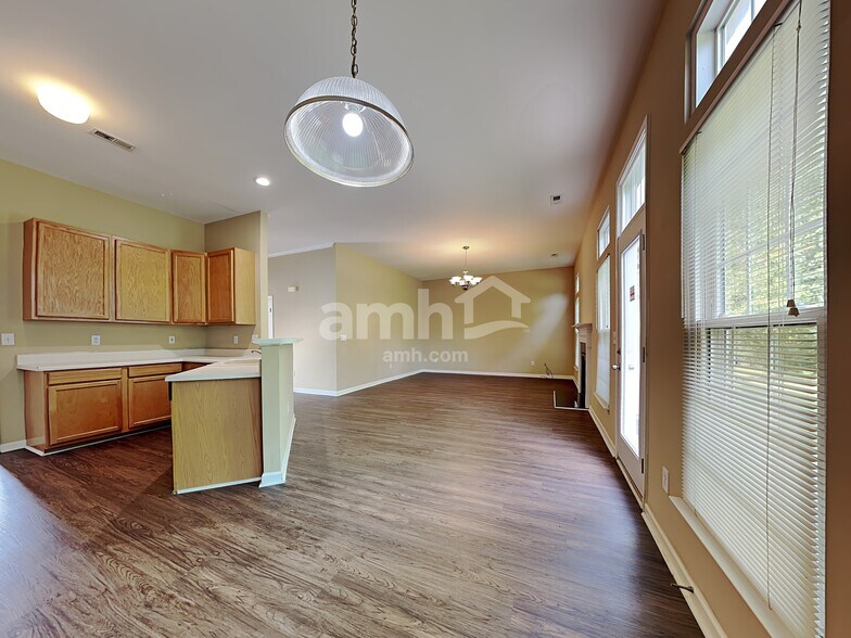 Building Photo - 127 Bathurst Ln
