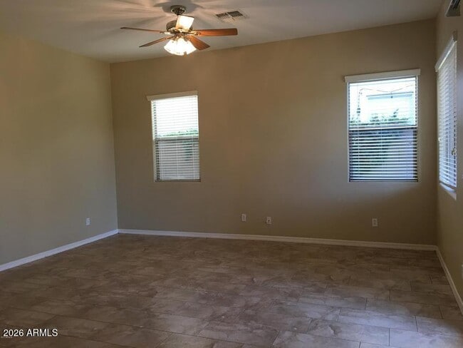 Building Photo - 2417 E Iris Dr