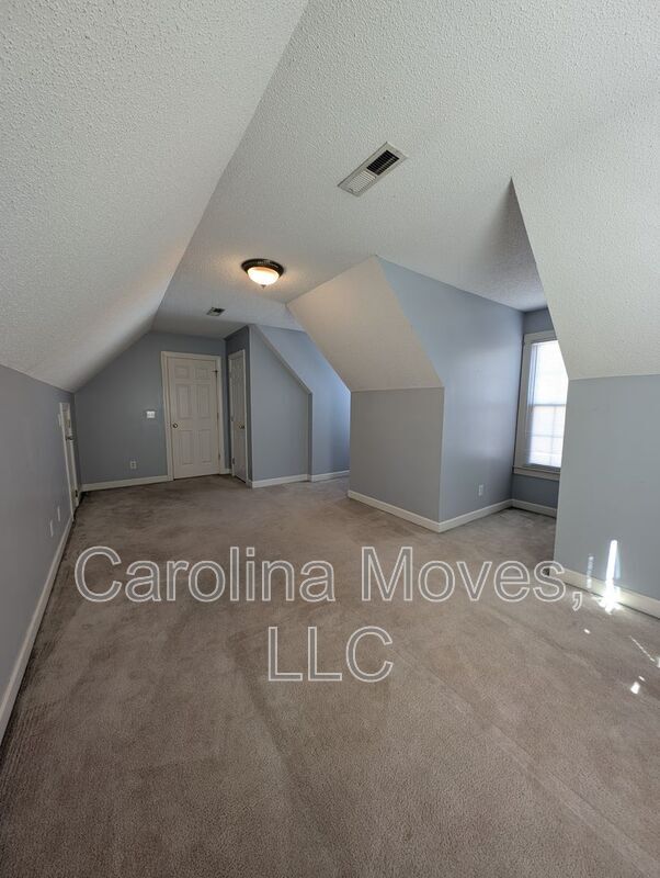 Building Photo - 33 Meadow Springs Ln