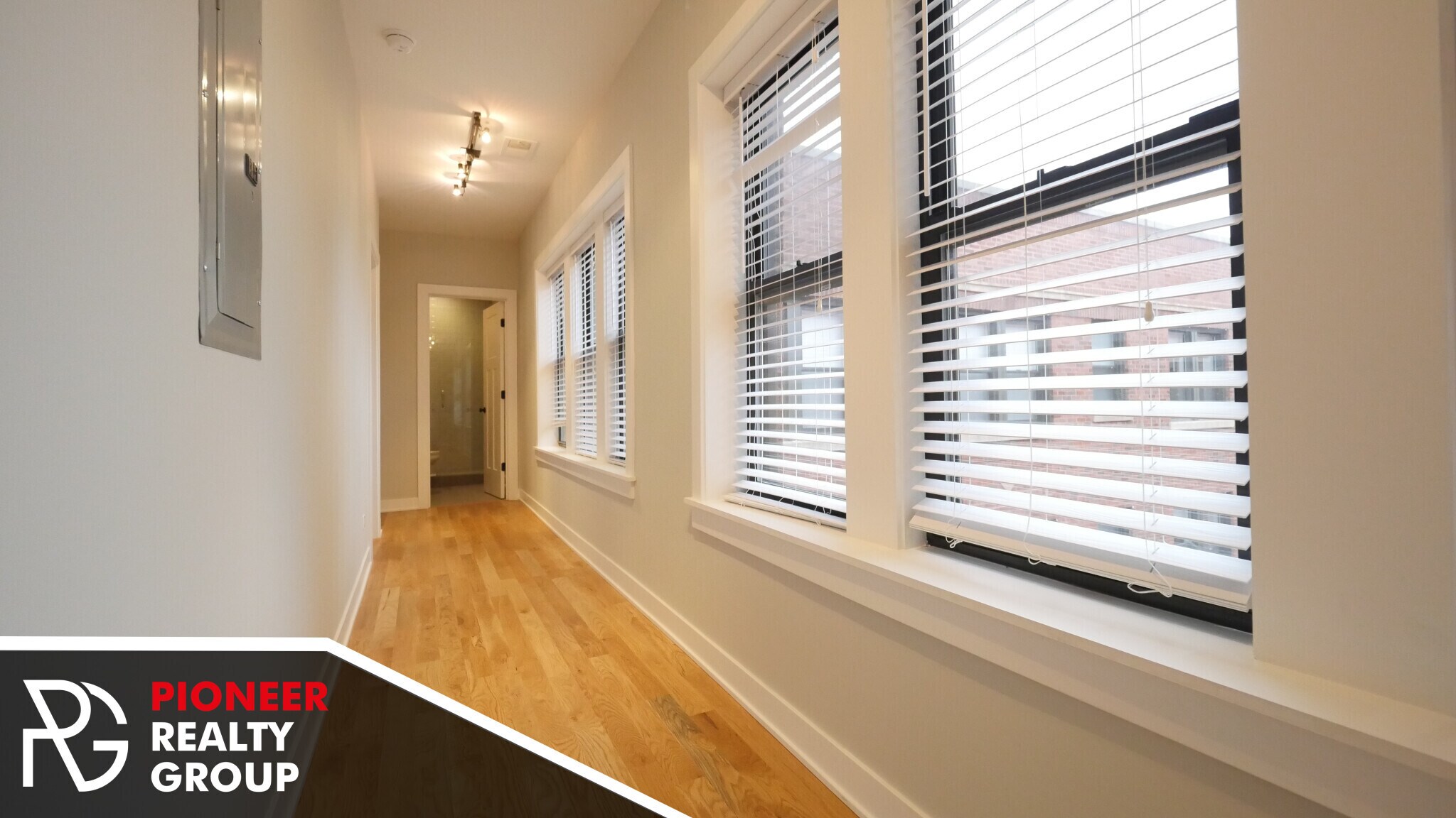 Building Photo - 2209 W Eastwood Ave