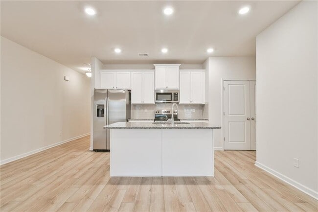 Building Photo - 4541 Bishops Ln