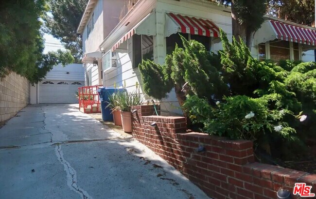 Building Photo - 7544 Flight Ave