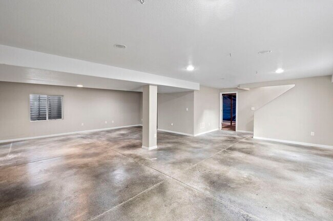 Building Photo - 626 Rolling Rock Point