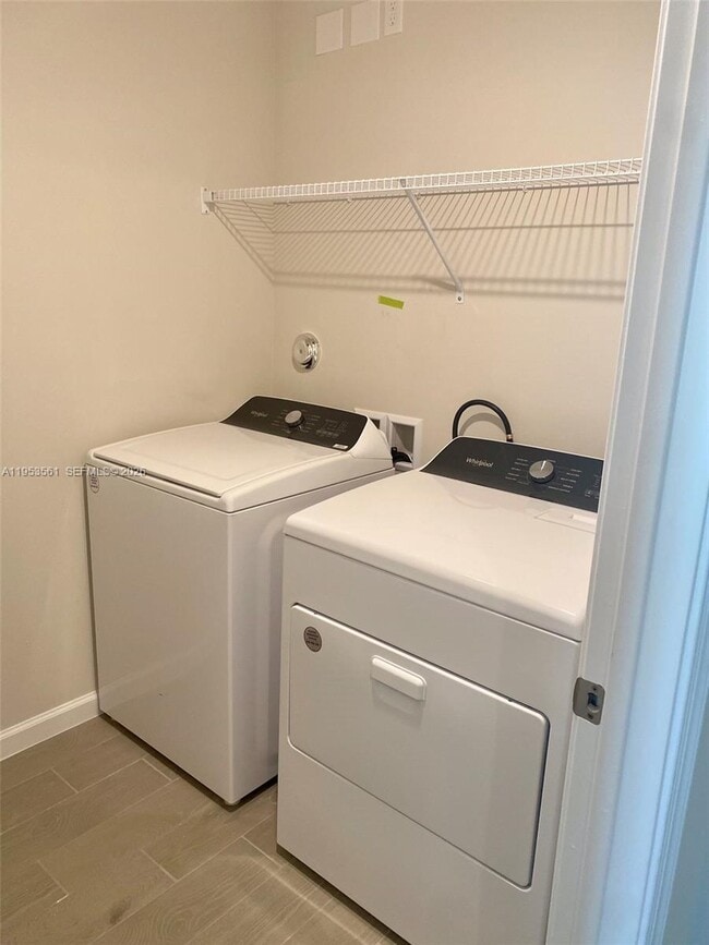 Building Photo - 5629 Mentmore Dr