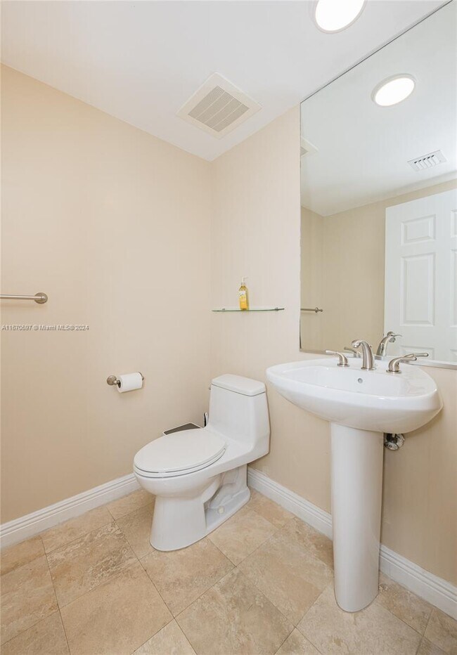 Building Photo - 1745 E Hallandale Beach Blvd