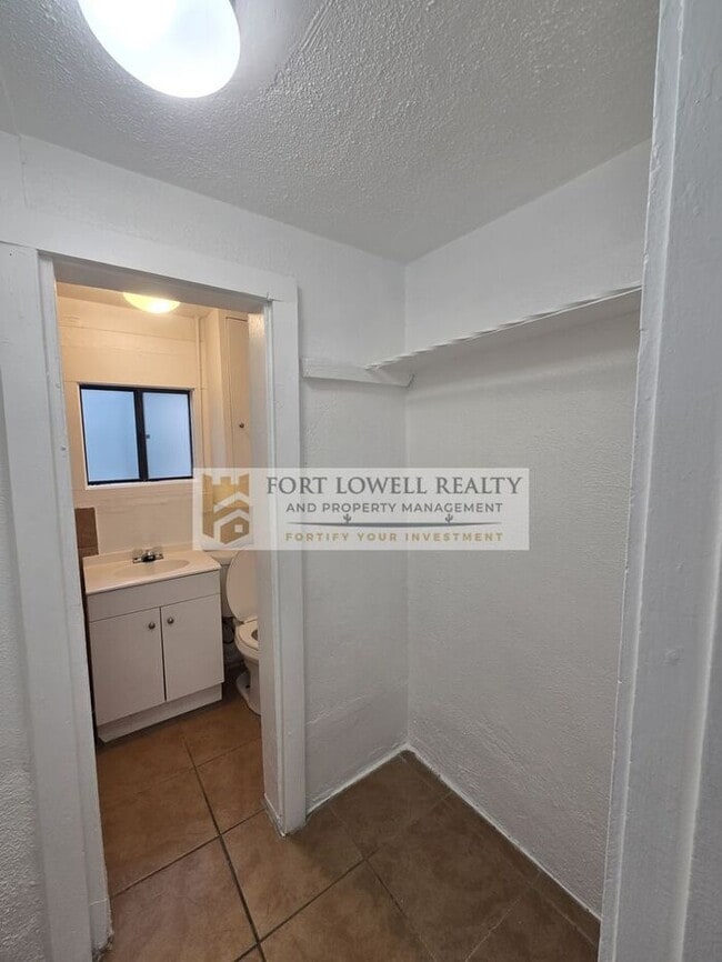 Building Photo - ONE MONTH FREE PRORATED! Cozy Studio near Downtown Tucson!