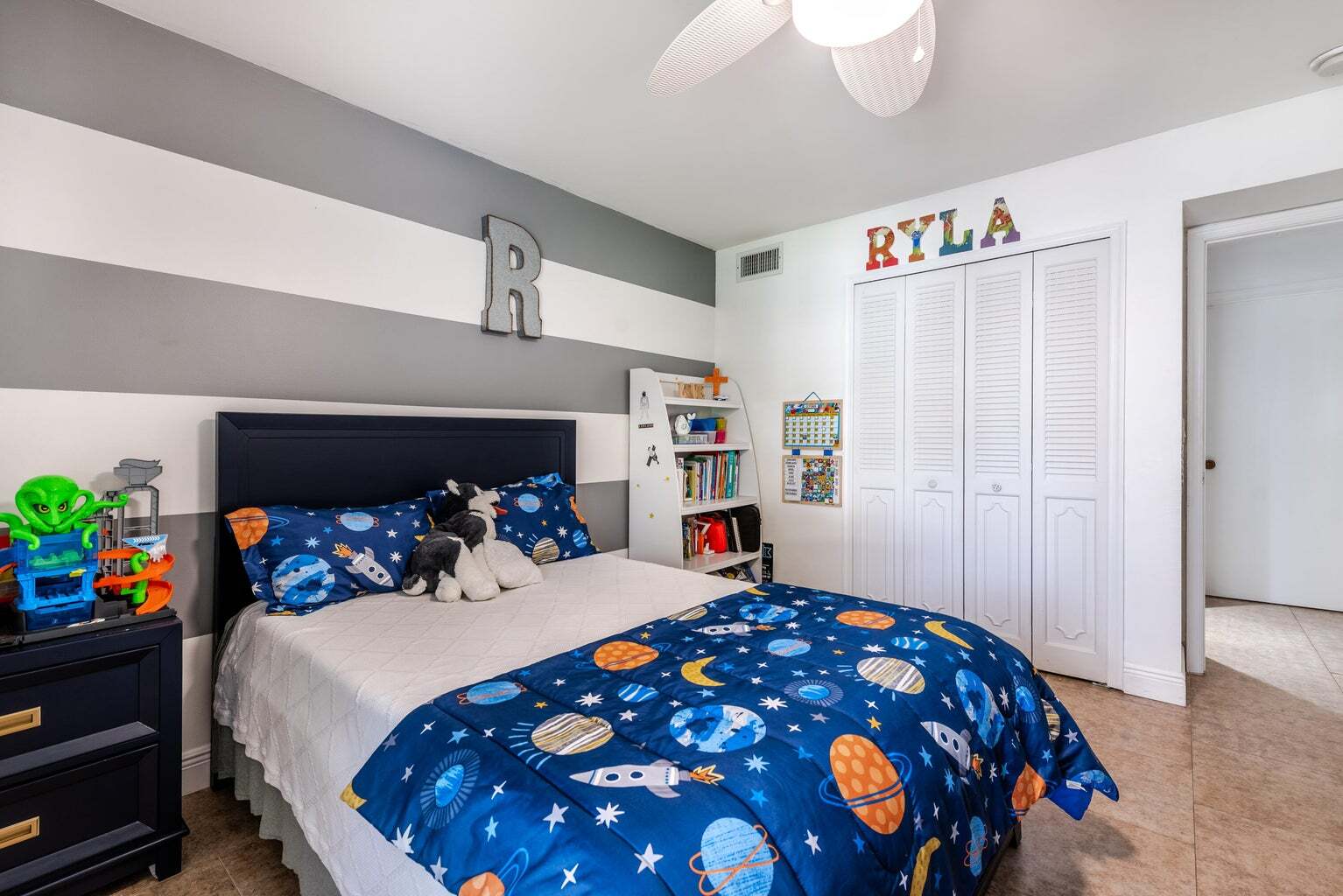 Building Photo - 9930 Pineapple Tree Dr