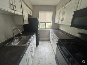 Building Photo - Top-Floor 2-Bedroom Condo in Southwest DC ...
