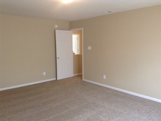 Building Photo - 3287 Underwood Dr