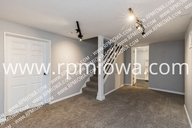 Building Photo - UPDATED RANCH!! 3 Bedroom, 2 Bathroom Ranc...