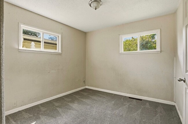 Building Photo - 2614 Tausend St