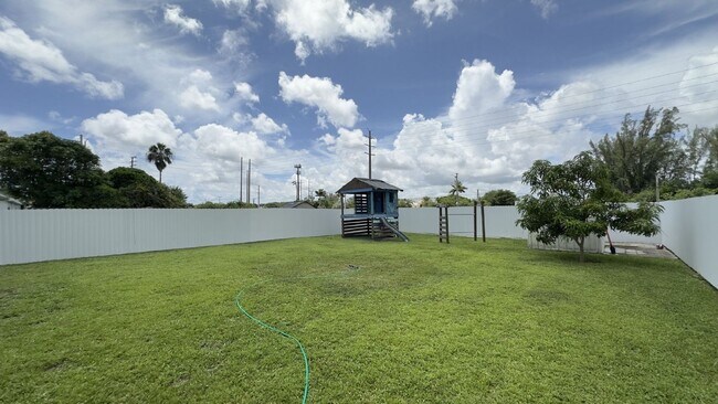 Building Photo - $2,995.00 - 3 Beds / 2 Baths, no deposit option available!