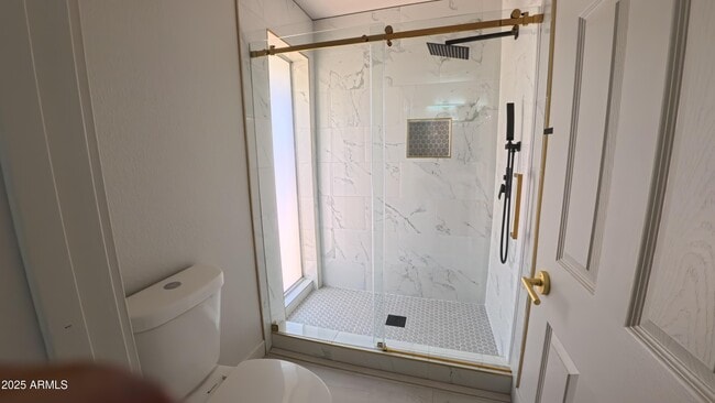 Building Photo - 7317 S Palm Dr
