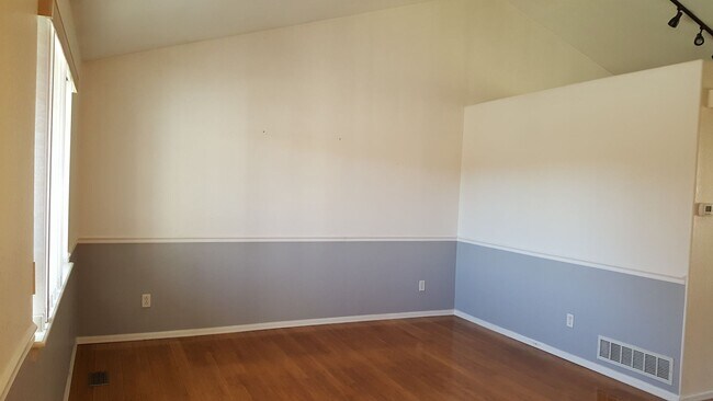 Building Photo - Spacious 3-Bed, 3-Bath Home with Finished Basement and Huge Backyard on Quiet Cul-de-Sac