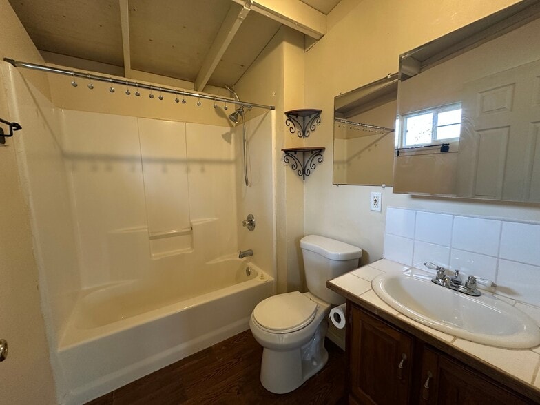 Building Photo - 16-2110-2110 Hibiscus Dr