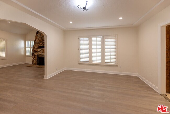 Building Photo - 4360 Kraft Ave