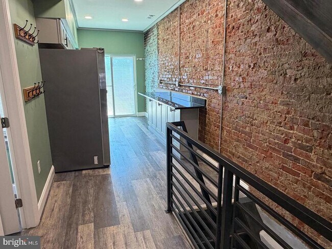Building Photo - 2643 N Mascher St