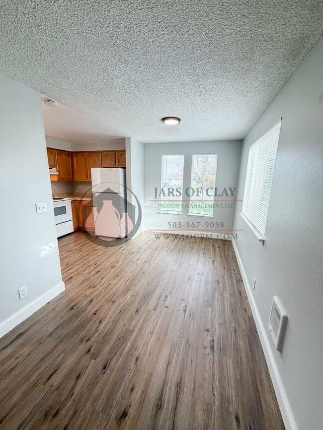 Building Photo - Single Level Duplex- Rent Ready