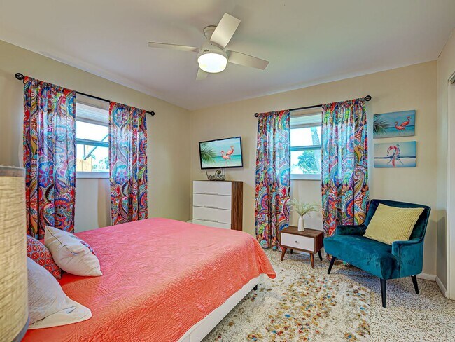 Building Photo - Seasonal Rental Near Venice – Pet-Friendly...