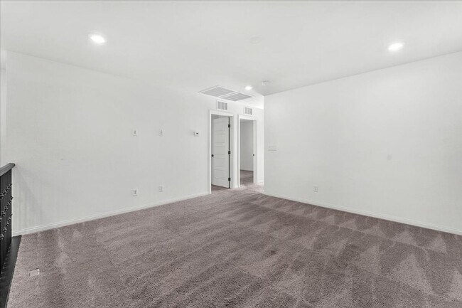 Building Photo - Gorgeous Five Bedroom in the SW! Solar panels!