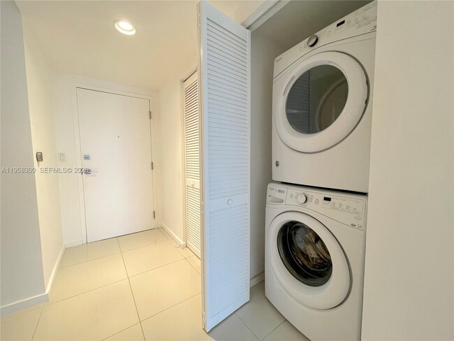 Building Photo - 5252 NW 85th Ave