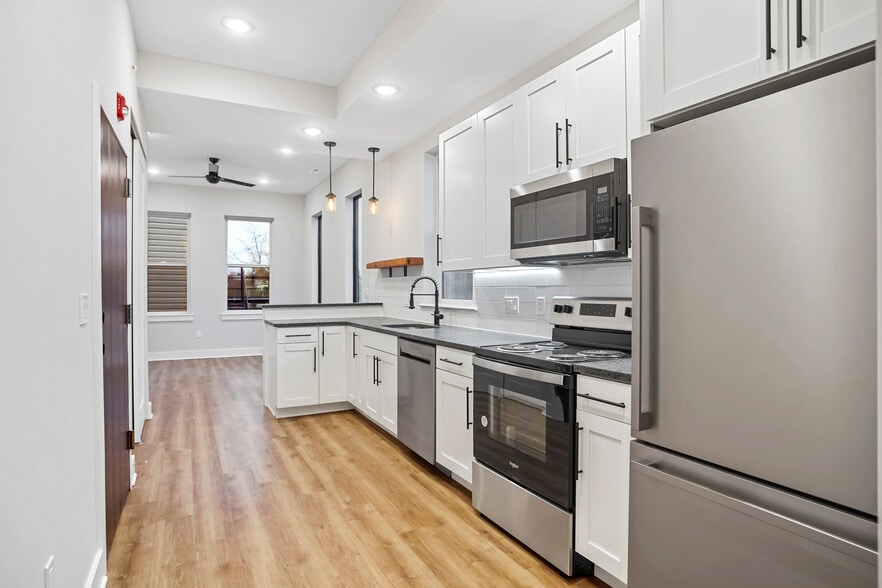 kitchen/ living room - 1213 N 29th St