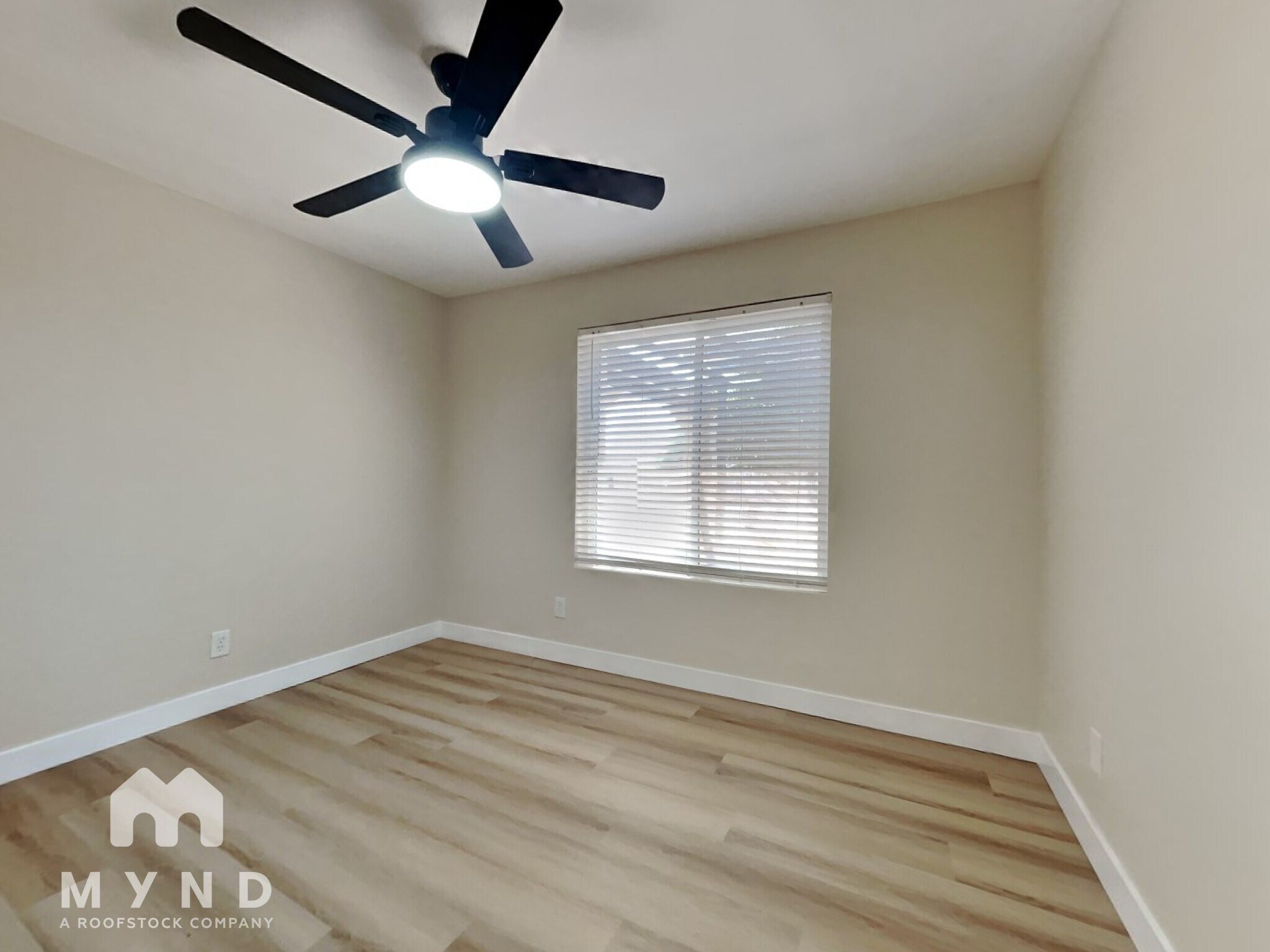Building Photo - 5721 S Siesta Ln