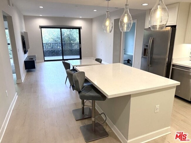 Building Photo - 5015 Balboa Blvd