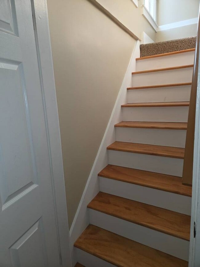 Building Photo - 2-22 Pearl St