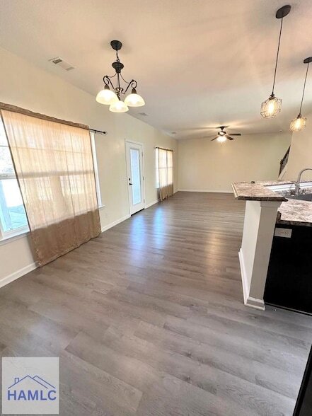 Building Photo - 60 Creekside Dr N West