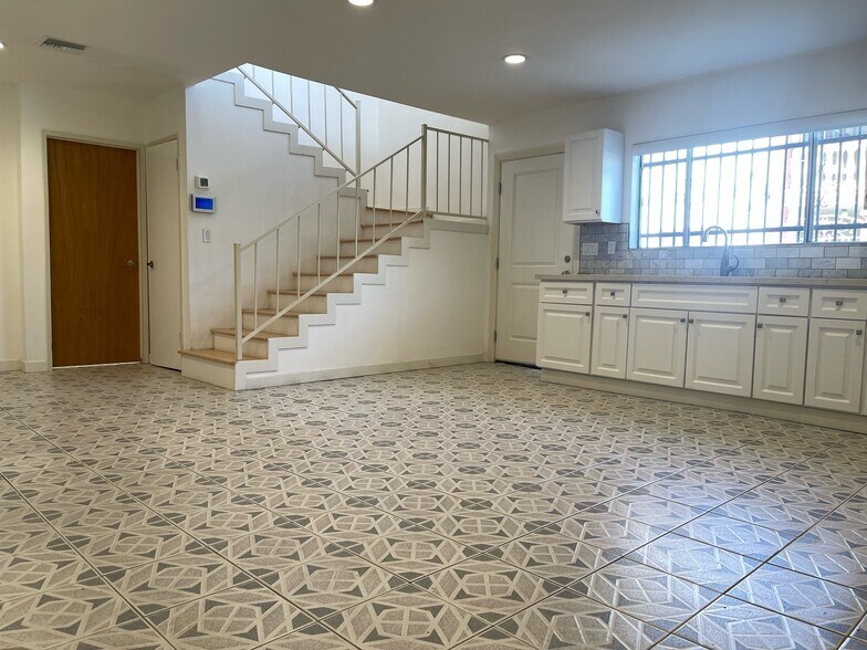 Building Photo - 9791 Arleta Ave