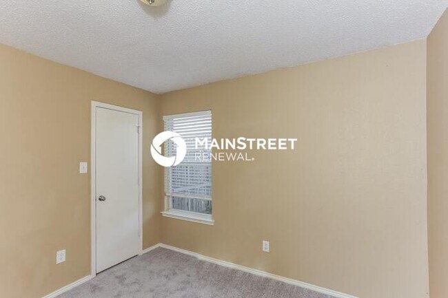 Building Photo - 4 Bedroom Pet-Friendly Home in Arlington, TX with Main Street Renewal