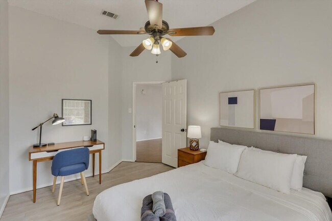 Building Photo - 7402 Brookhaven Dr