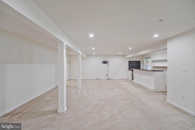 Building Photo - 3461 Eagle Ridge Dr