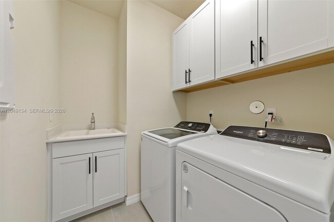 Building Photo - 4470 Waterside Dr