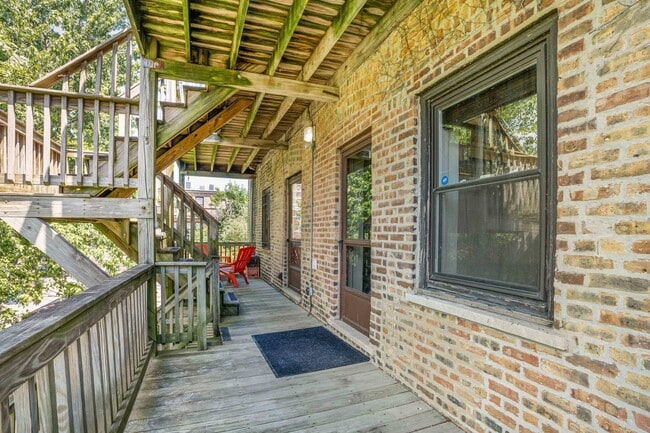 Building Photo - 4640 N Kenmore Ave