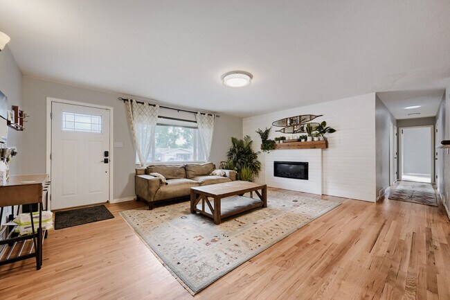 Building Photo - 1007 Venus Dr