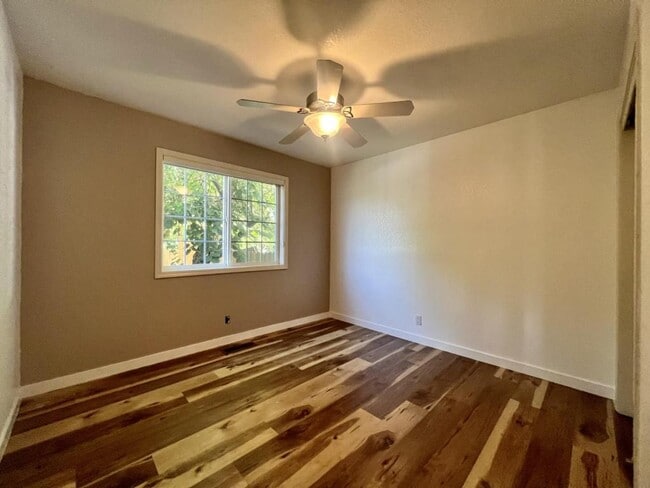 Building Photo - 1062 Thelma Way