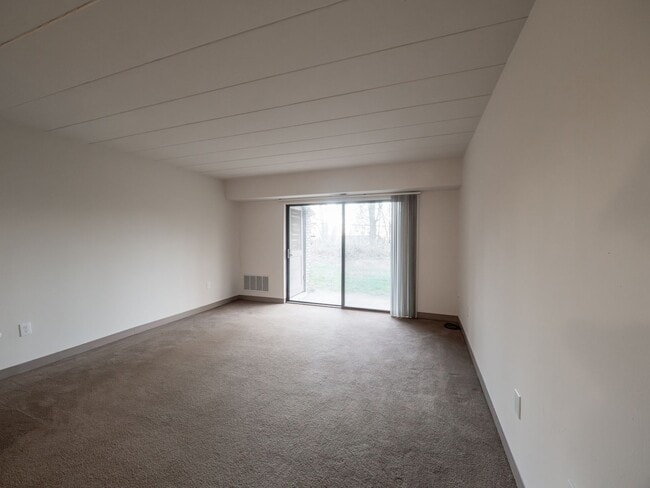 Building Photo - 700 Lee Dr
