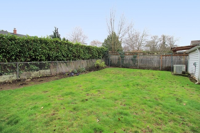 Building Photo - 2718 SE 58th Ave