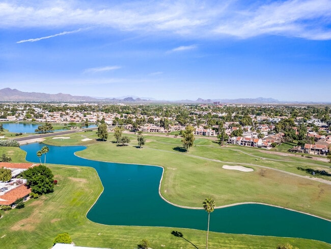 Building Photo - 7340 N Vía Camello Del Norte