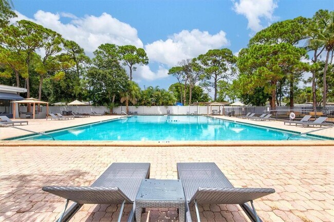 Building Photo - 2700 Coconut Bay Ln