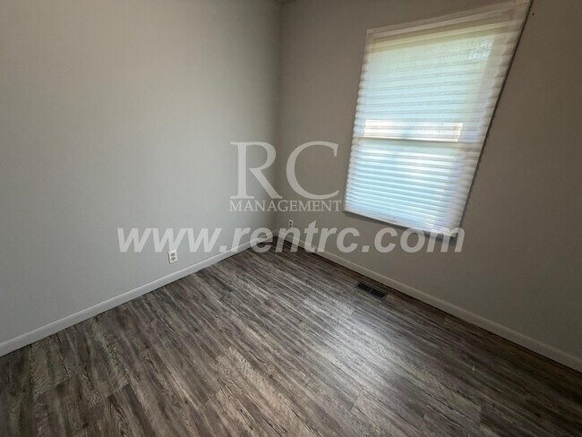 Building Photo - 1016 Koehn-