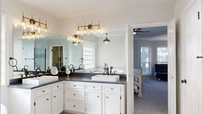 Building Photo - 1803 Fernhaven Cir