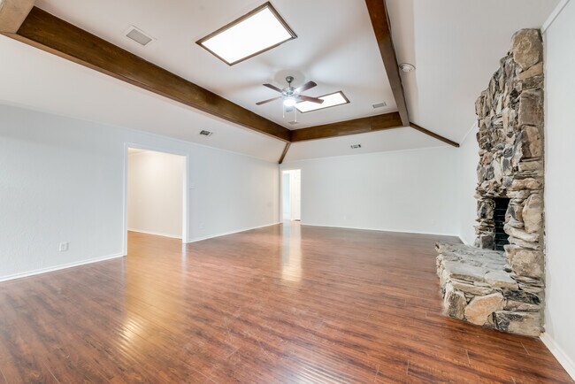 Building Photo - 923 S Greenstone Ln