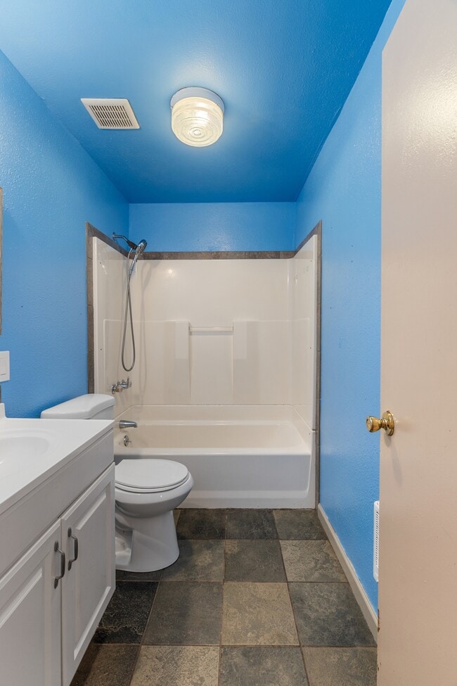 Building Photo - 744 W Marcy Ave